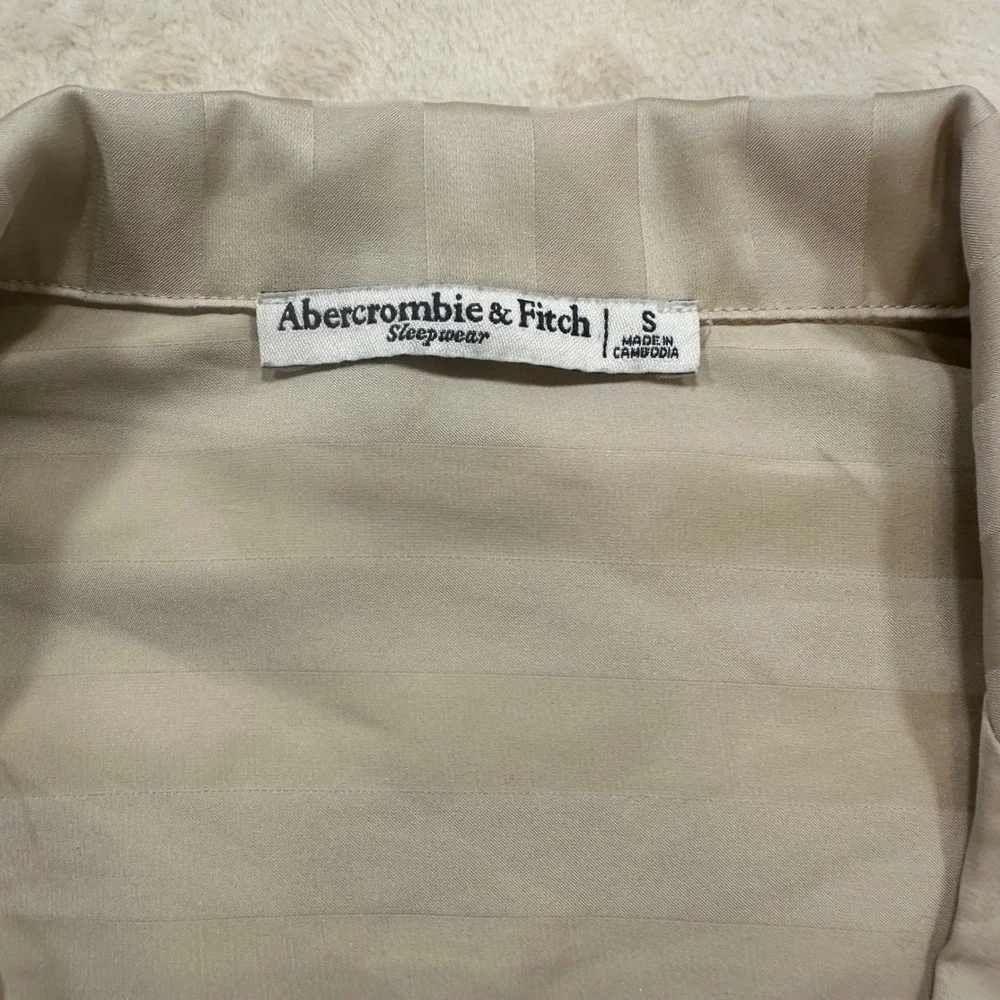 Abercrombie & Fitch Women Beige Satin Striped Pajama Top Long Sleeve Small